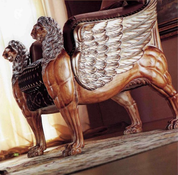Резное кресло от JUMBO - шедевр итальянских мастеров.