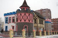 В Новосибирске на деньги пенсионеров-миллионеров построили детсад в виде замка