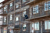 Власти Сахалинской области распределят между пятью муниципалитетами средства на капремонт домов