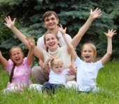 В 2012 году более 400 многодетных семей в Ростовской области получат землю под строительство