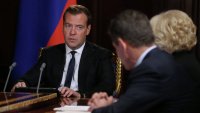 Регионы должны работать с Фондом ЖКХ более активно - Медведев