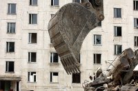 В Москве снесли еще две пятиэтажки индустриального домостроения