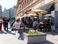 В Москве заработали новые правила обустройства летних кафе 