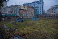 К февралю 2017 года планируется застроить пустырь на углу Никитского бульвара в Москве 